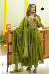 beutiful work on yoke Anarkali kurti Set